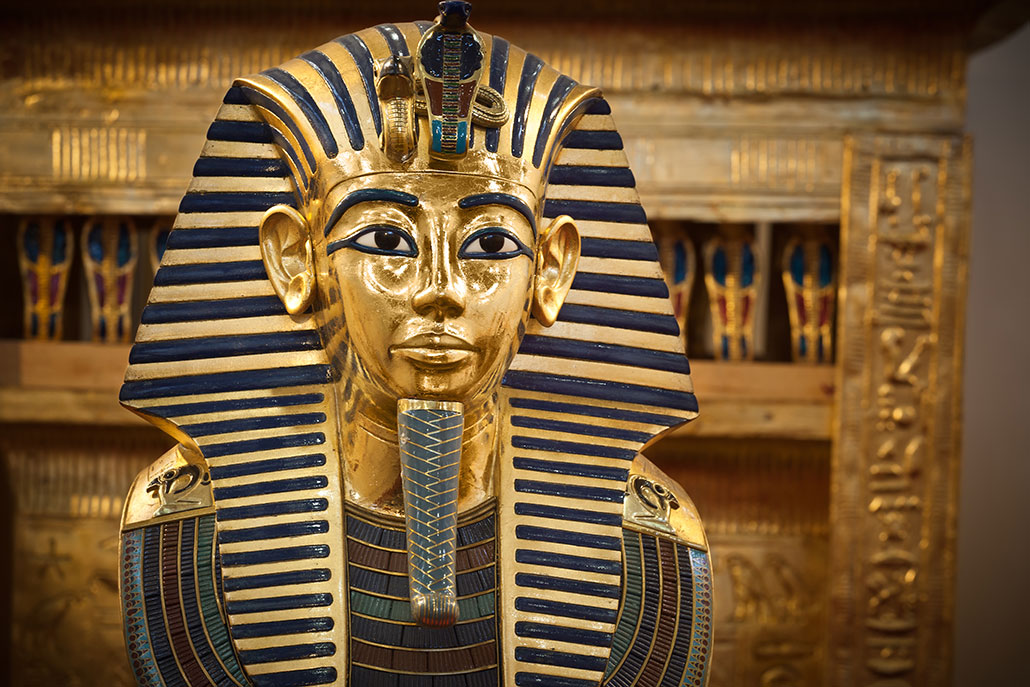 a photo of King Tutankhamun's gold coffin